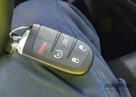 2015 Jeep Grand Cherokee Altitude z USA, uszkodzony, nr VIN 1C4RJEAG3FC136921